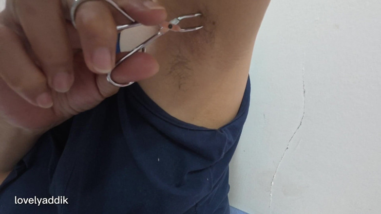 Lovelyaddik: 내 겨드랑이에 내 머리를 제거