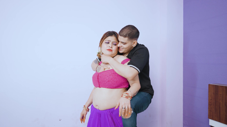Next short: Bhabhi ke room me devar hila raha tha achnac bhabhi...