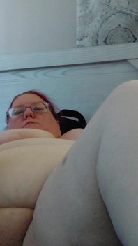 Masturbándome en mi dormitorio