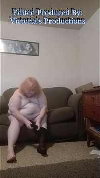 セクシーなBBW成熟した看護師ヴィッキーはパンストを要求します