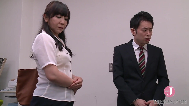 Celebrity Japan: Ibu tiri berusia 40 tahun yang memberikan dirinya kepada presiden syarikatnya...