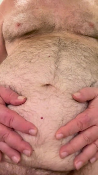 Trenér Karl Si Hladí Chlupaté Břicho Pro Vás 6940