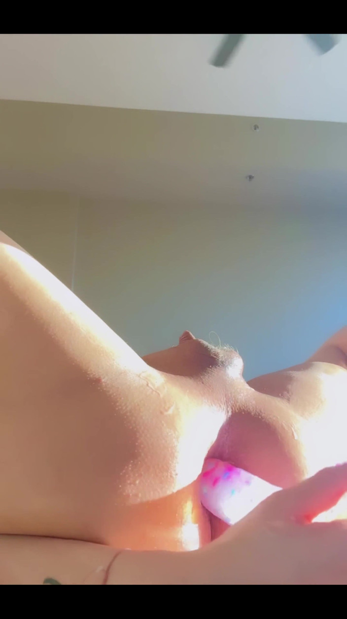 Jayla Cuateco: Une trans au cul énorme joue avec elle-même pendant 4 minutes