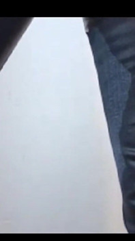 Seluar jeans kencing terdesak