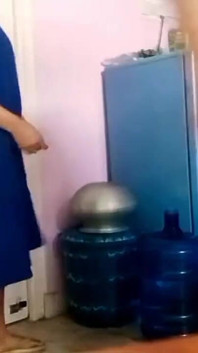 Anh rể thuyết phục chị dâu gợi cảm và bắt đầu đụ cô ấy ngay khi họ ở một mình.