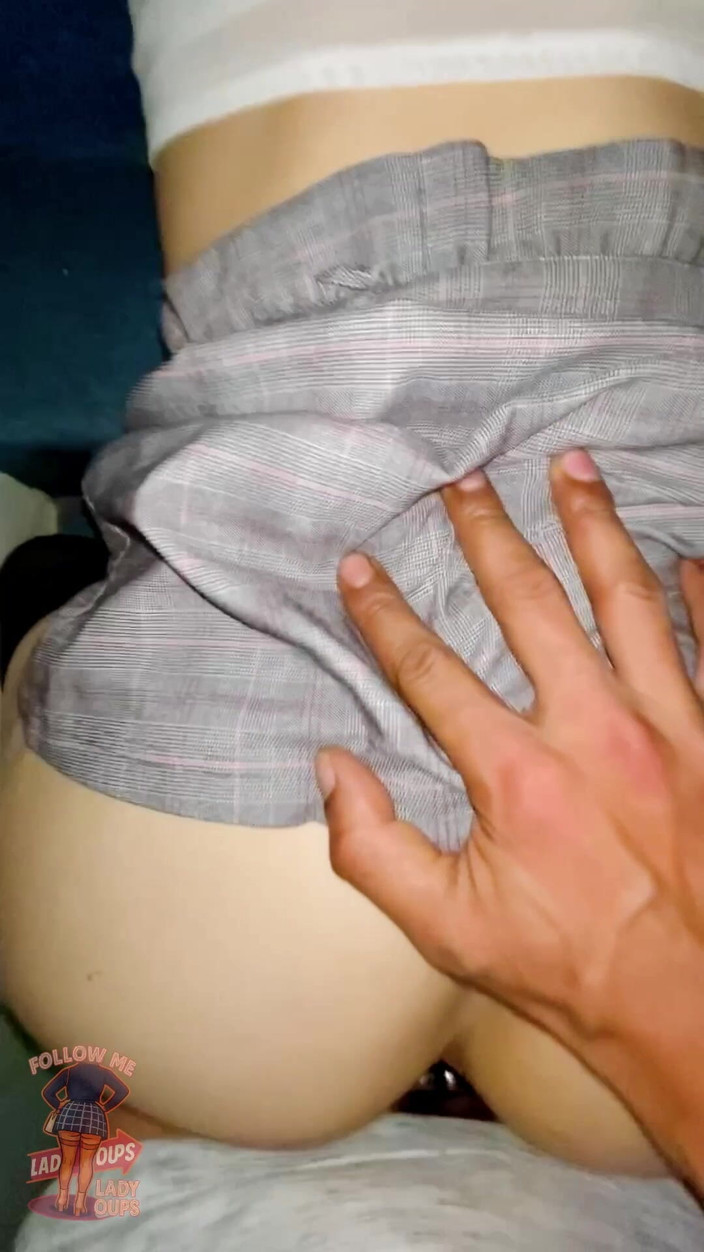 Lady Oups: Doggy Style On Leash Untuk Pelacur Lady Oops Dan Cumshot