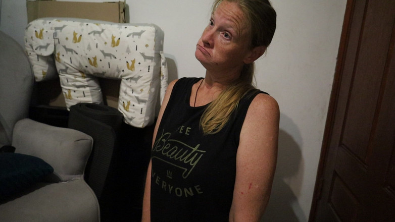 Nasty Moms: Nasty truckers żona dostaje właściwe szorstkie gardło jebanie i niechlujny twarzy