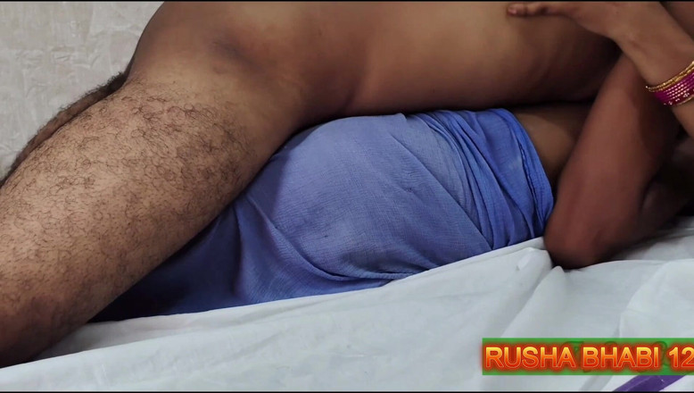 RUSHA BHABI: Une demi-sœur indienne se fait prendre pendant un appel vidéo...