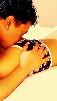 Chupando a bunda e a buceta do meu meio-irmão de 18 anos