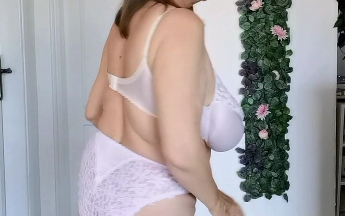 MariaOld: Huge Natural Tits
