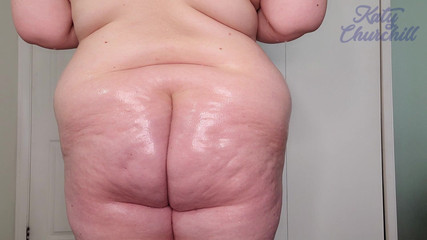 Katy Churchill: Yakın çekim yağlanmış göt kenetleme ve itme