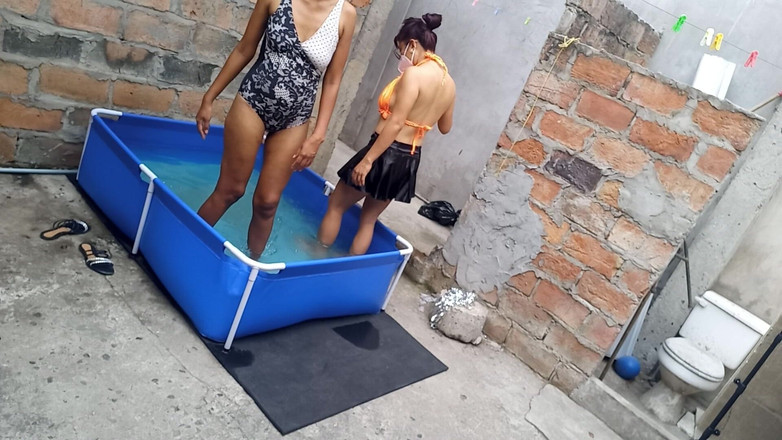 NEGRITA SEXY: Il mio vicino è in piscina indossa un bikini molto seducente...