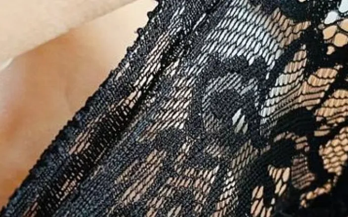 Doortje 24: My Pussy Is Very Hungry