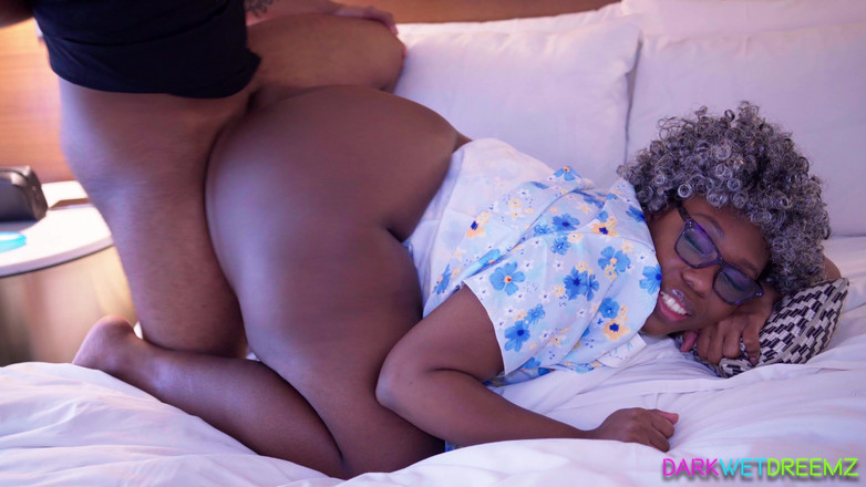 Dark Wet Dreemz: Бабушка трахает нового мужика