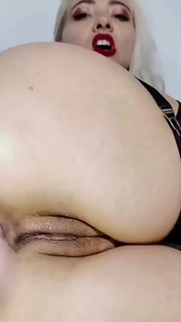 Yakın çekim anal dildo sikişi