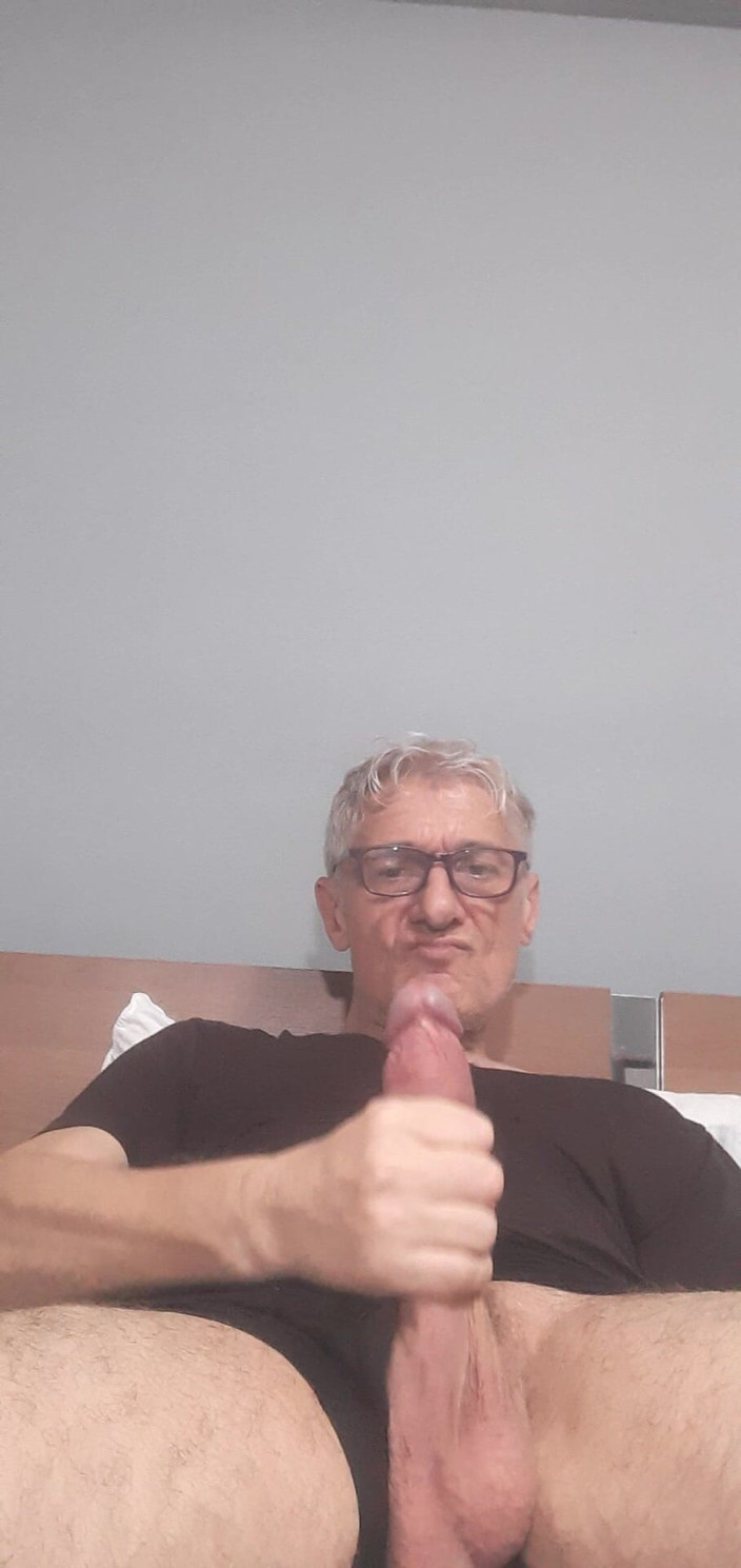 Big uncut hard cock: Masturbation avec une grosse bite monstrueuse