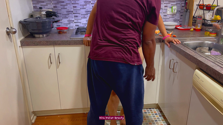 Hot 365 Entertainments: Lungi Cosplay Sex - Äta Min hembiträdes fitta - Intensiv fitta äta, cunnilingus, högt...