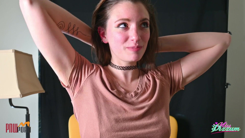 PNW Porn: Missdizzum vůbec první porno natáčení