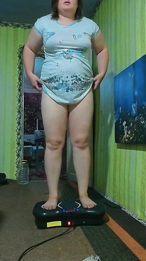 SchoolPrincess: Full Body Big Tits Babe on Scale &amp; Vibrating Platform Inserts...