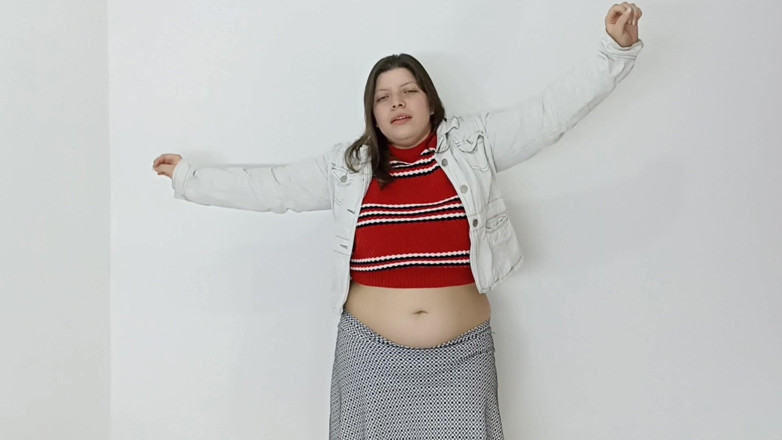 Alice H: Peinar el pelo y estiramiento