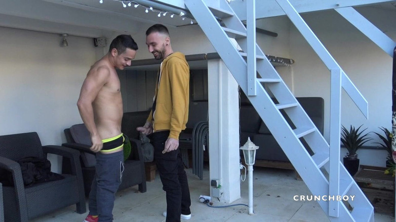 Only bareback sex party with friends: Latin adam açık havada arkadaşı tarafından sikiliyor