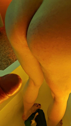 Flexble Hanna: Đi tiểu đụ phun nước