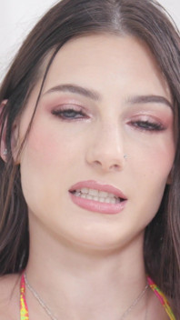 Sophie Tyler'ın ballı yarakla rol aldığı tatlı çıplak tanline'lar bunlar