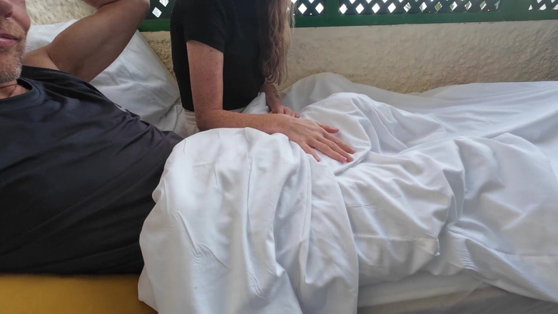 SkinnyWithAHugeDick: Provocando seu pau grande na varanda do nosso hotel