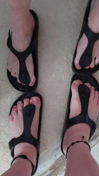Barefoot Slide Show with a Nylonjunge in Birkenstocks