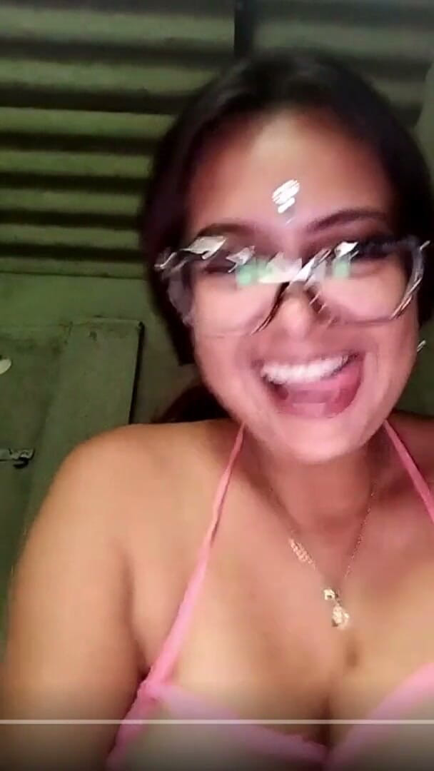 Colombianas amateur: Latiana, with Big Tits, Answers Video Calls and Has Sex...
