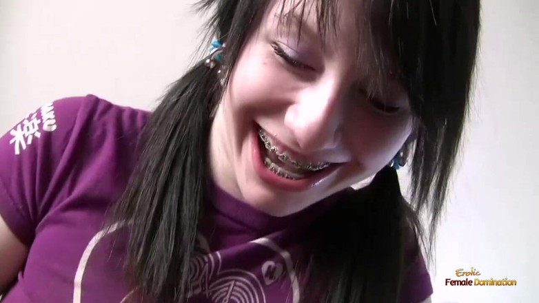 Erotic Female Domination: cycata brunetka college loszka pragnie jego ciepłej spermy