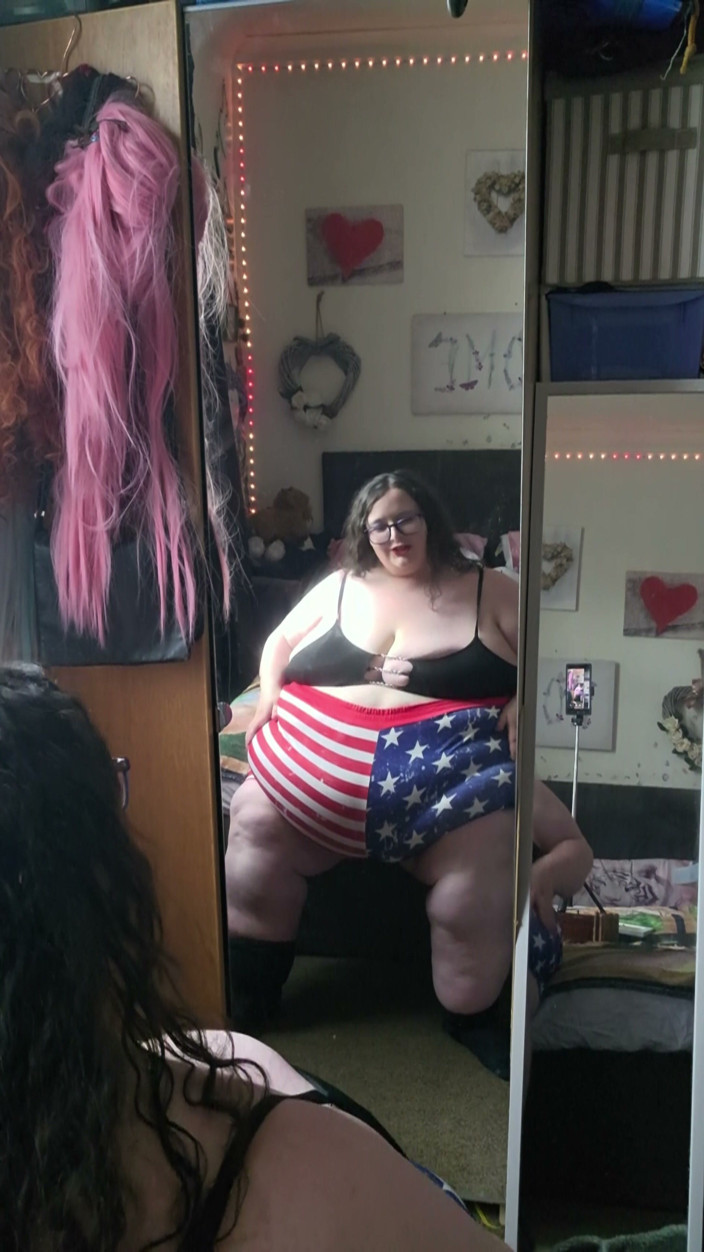 SSBBWLadyBrads: SSBBW miroir Mirro au mur BBW