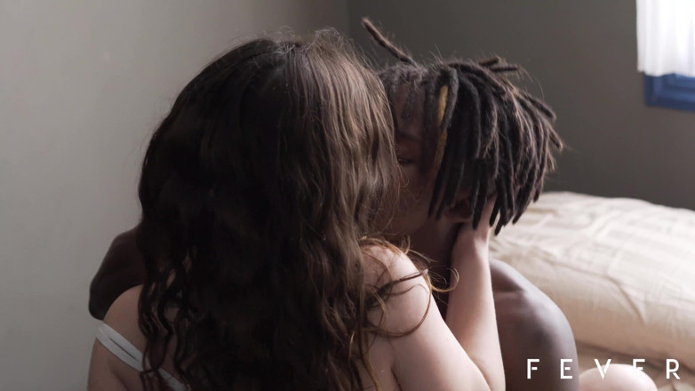 Fever Films: Interracial med het milf