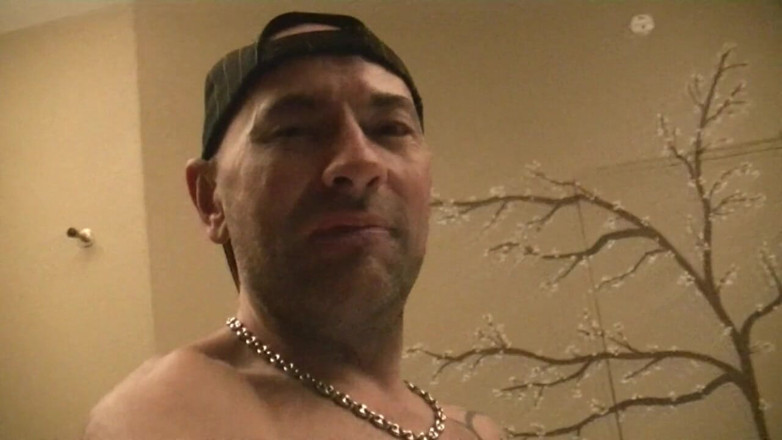 USED BAREBACK BY PORNSTARS HUGE COCK: James surově ošukaný Ricky Blue pro zábavu