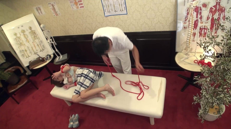 Eagle-Special: 人気雑誌モデルがクリニックでマッサージを受ける - 1