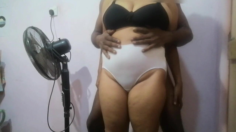 Janua294: Cowok ini meremas punggungnya dan dipuasin