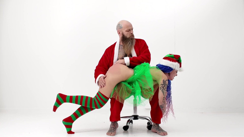 EdgesOfReality: Sculacciata Di Natale Imperniosa