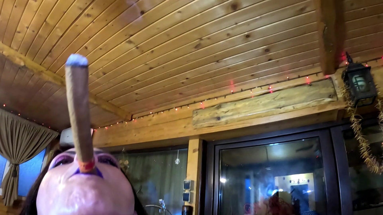 MilfyCalla: Минет сигарой и порванные колготки - массаж киски и сперма на мой пуховик