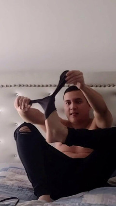 Tomas Styl: Latino uctívání velkých nohou