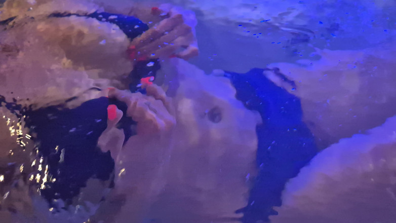 chodasse13: Jacuzzi Session