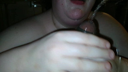 Real homemade BBW BBC porn: Une BBW suce une grosse bite noire me doigte la...