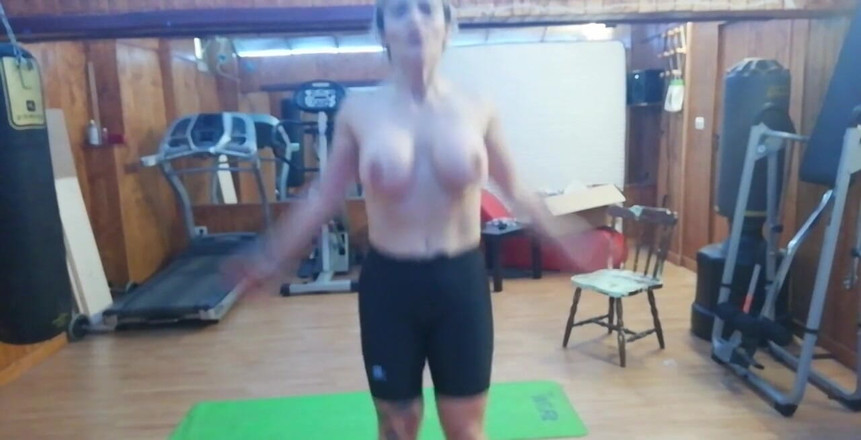 Mary Rider Pornstar: 色情健身 第3部分：跳奶