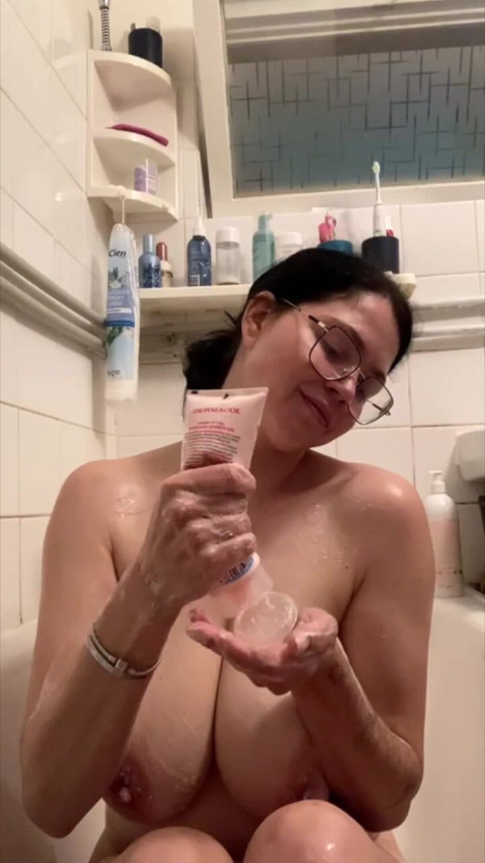 Shione Cooper: Washing and Bouncing My Huge Tits in My Home Bathtube