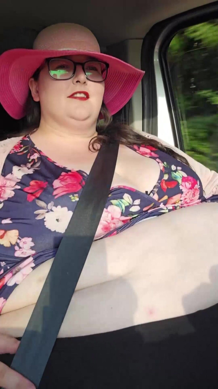 SSBBWLadyBrads: 超级肥胖的女郎在车里玩