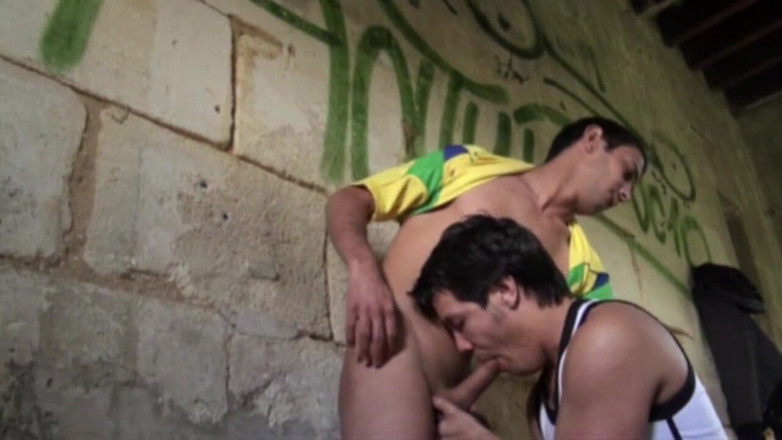 AMATOR PORN MADE IN FRANCE: Latino twink fucking gay in exhib outdoor place