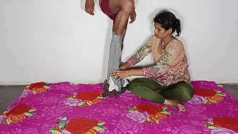 Desi Bhabhi Neha: Bini MILF India menghisap zakar dan dapat pancutan mani pada...