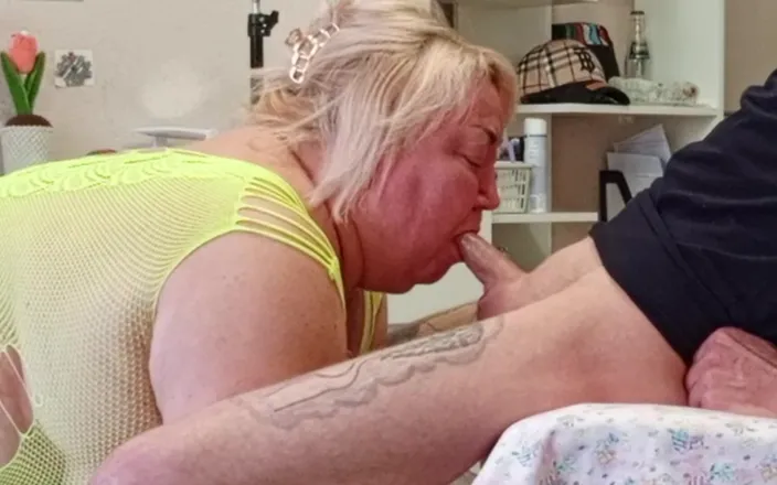 Zona901: A Friend Sucks off a Large Portion of Cum From...