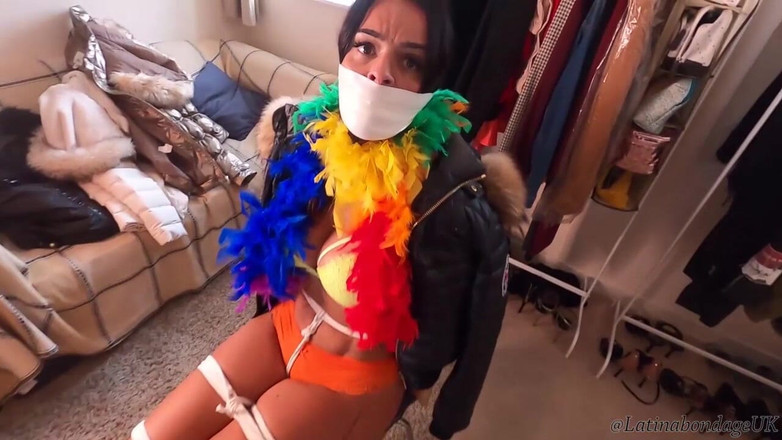 Latina Fetish: Femeie latino legată strâmt și cu căluș cu călușuri diferite! În timp...