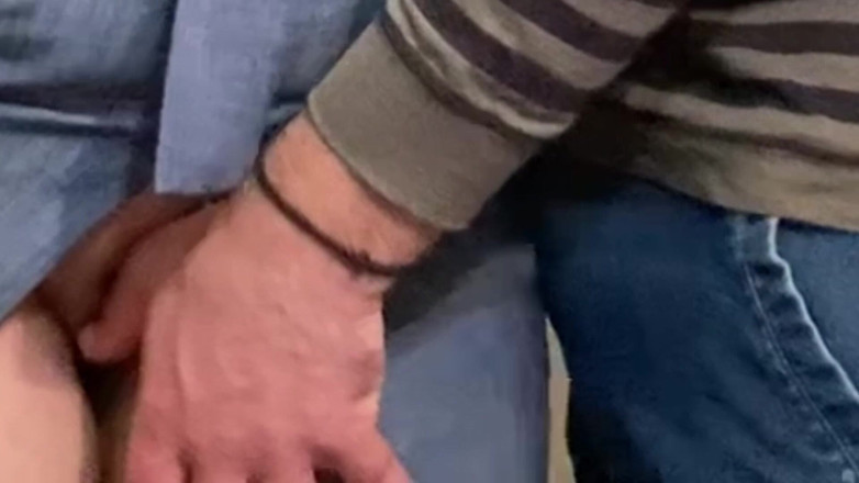 PriyaNaavya: 더러운 취미! 공공 장소에서 완벽한 보지를 핑거링하는 노인