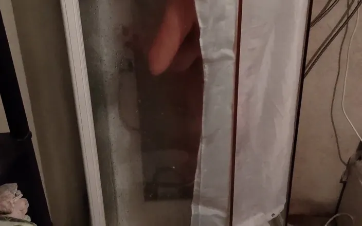 Emma_Alex: Menangkap saudara tiriku di kamar mandi. Cewek semok ini ngebiarkan...